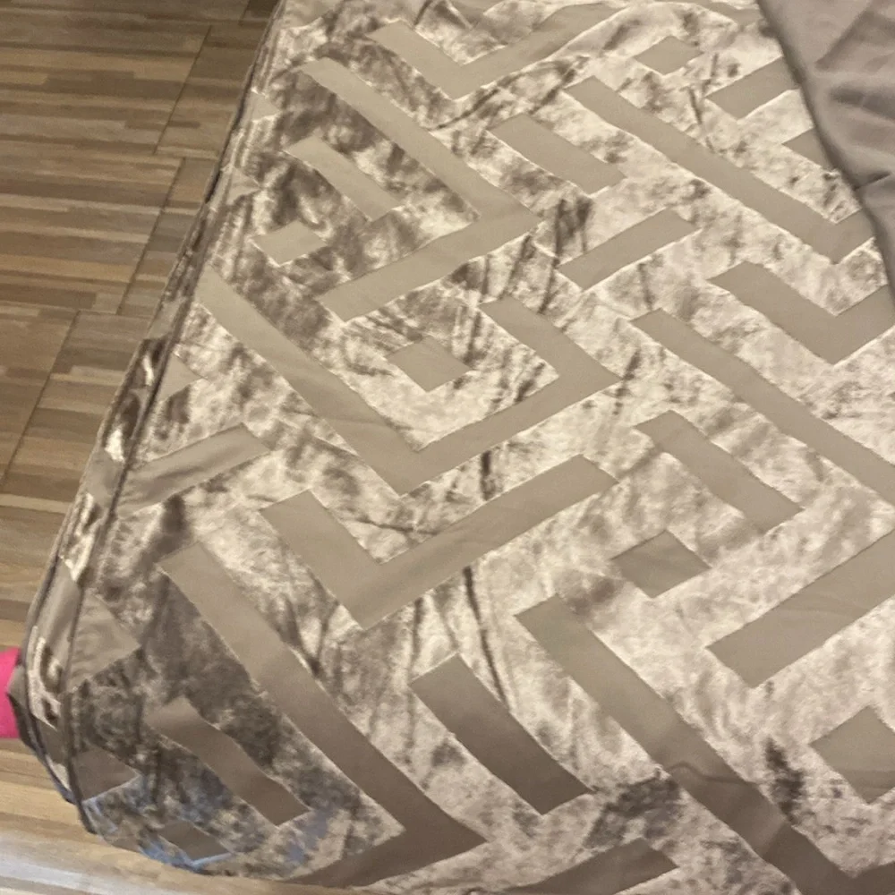 Z Gallerie king duvet + 2 king shams pattern per regular pictures.